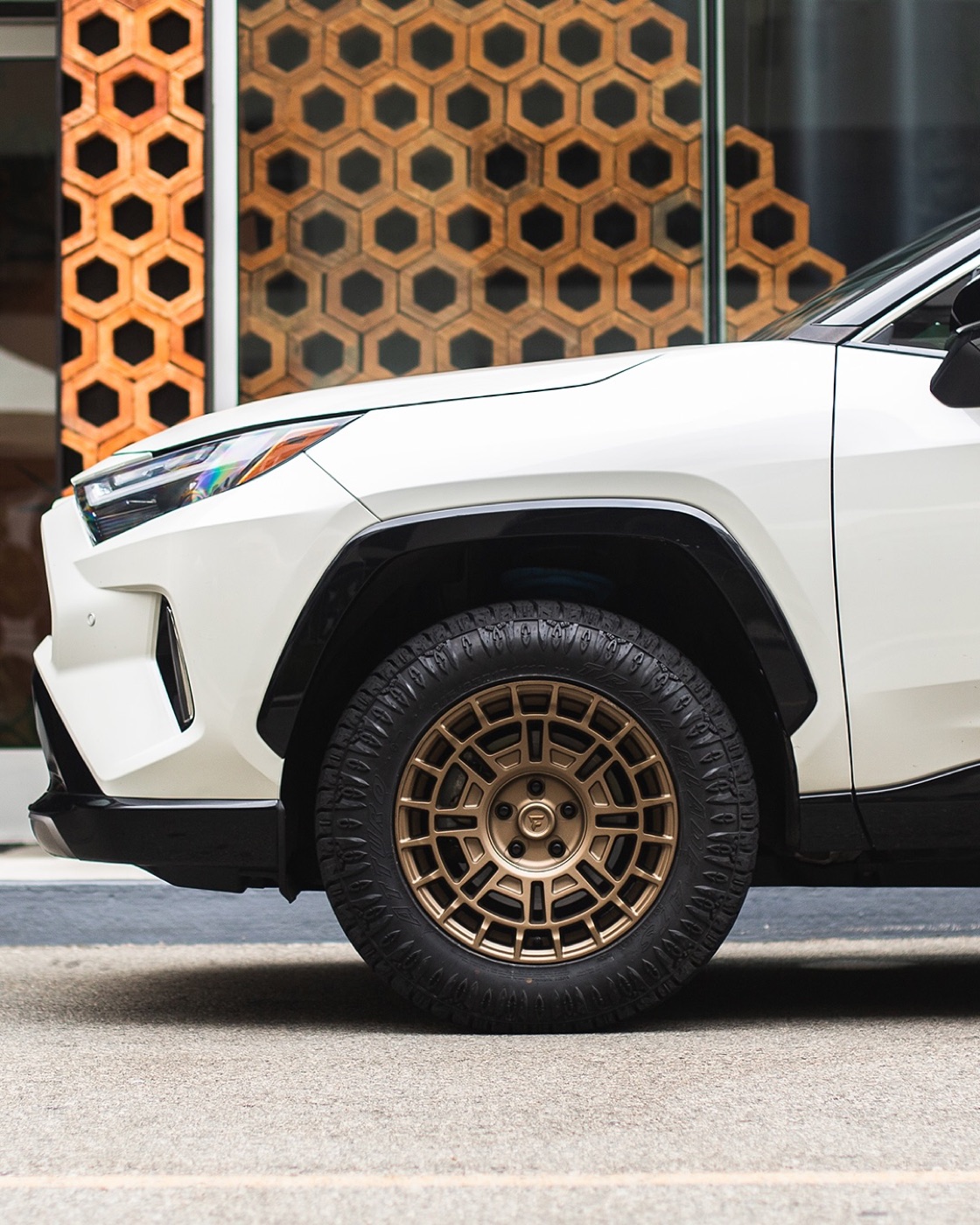 Close-up of the satin bronze Fittipaldi FT109 wheel and Atturo tire