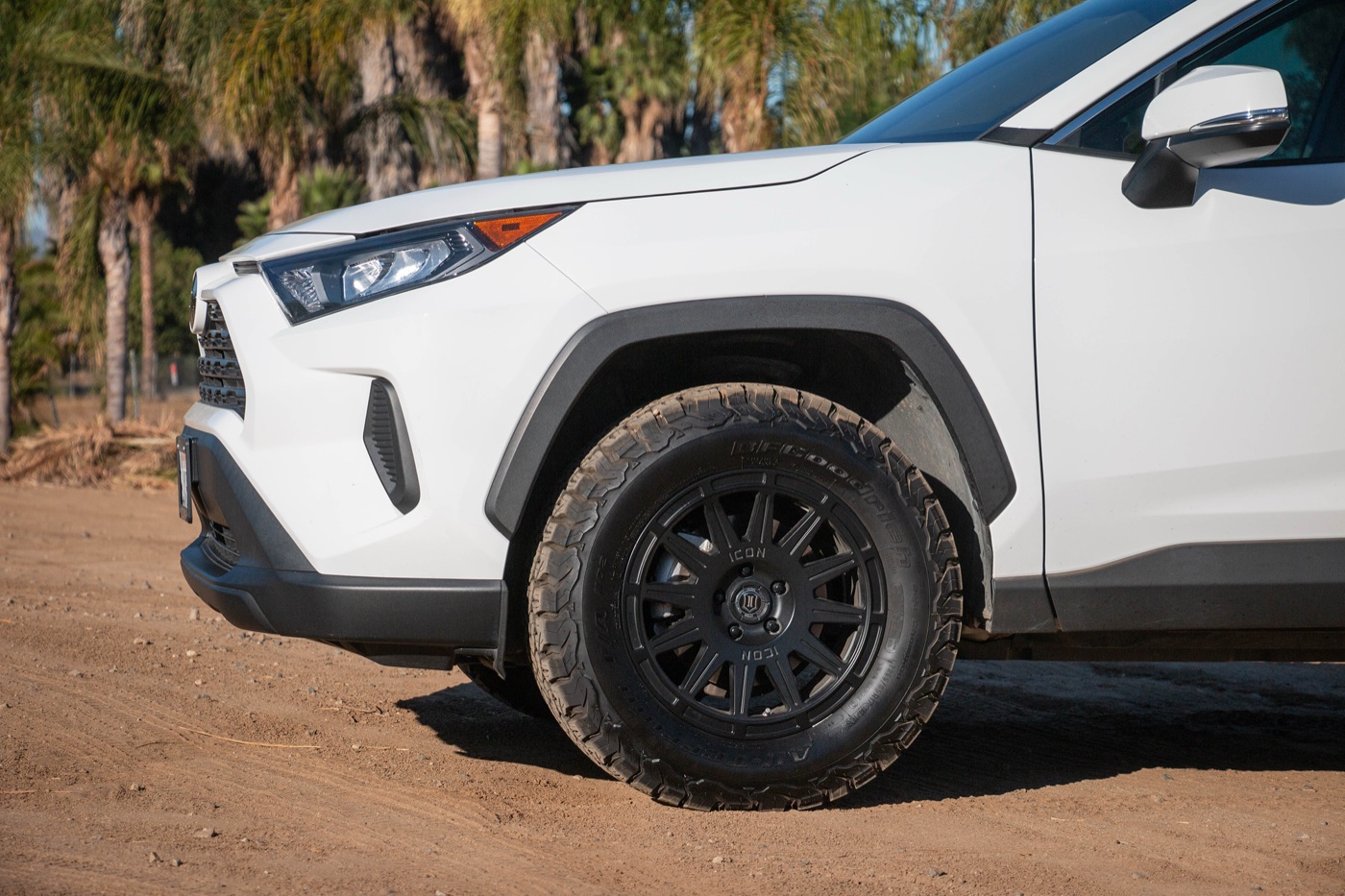 Close-up of the satin black Ricochet wheel and KO2 tire